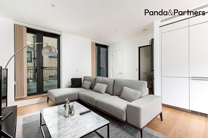 3 Bedroom Flat To Rent In Corner House, Tottenham Street, London, W1T