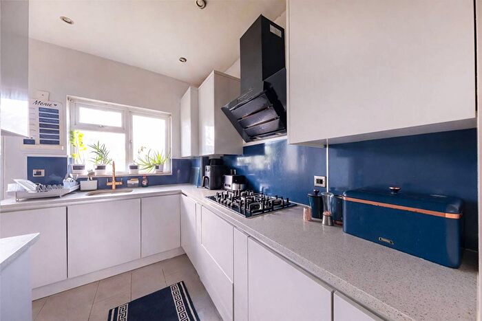 3 Bedroom Terraced House For Sale In Silverleigh Road, Mitcham, Thornton Heath, CR7