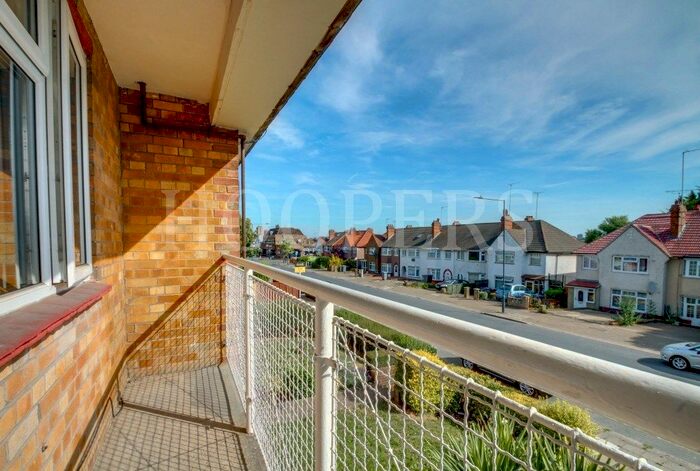 2 Bedroom Flat To Rent In Coles Green Road, London, NW2
