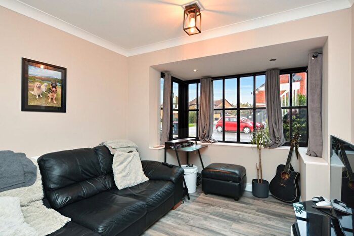 1 Bedroom Detached House For Sale In Kingston Avenue, North Shoebury, Shoeburyness, Essex, SS3