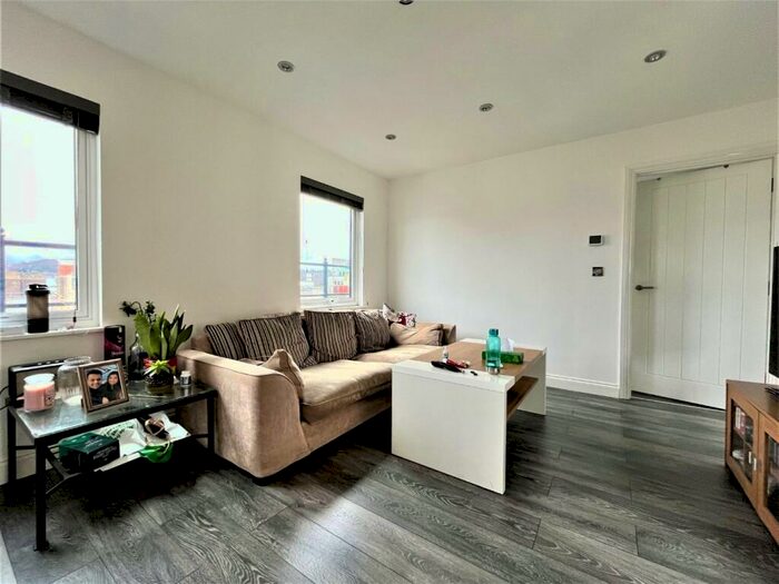 1 Bedroom Apartment To Rent In Hatters Court, King Street, Luton, Bedfordshire, LU1