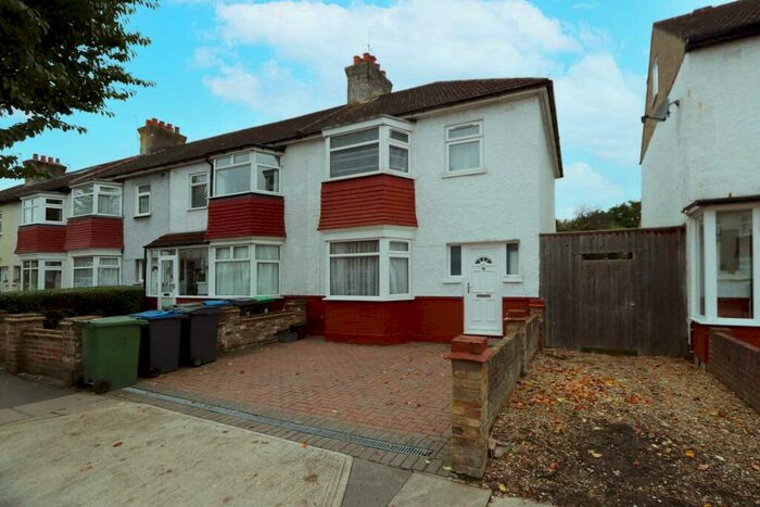 3 Bedroom End Of Terrace House To Rent In Queens Road, New Malden, KT3