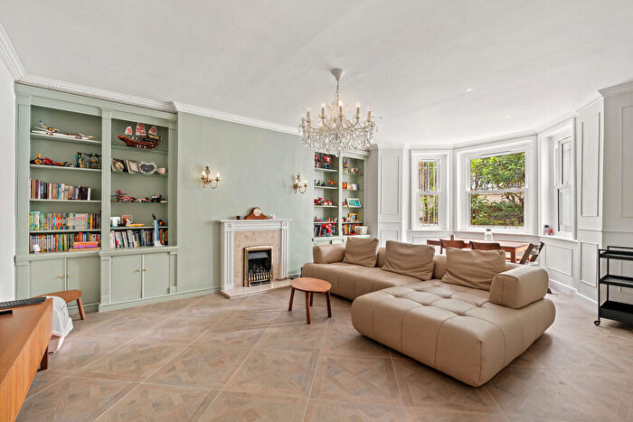 3 Bedroom Apartment For Sale In Redcliffe Gardens, Chelsea, SW10