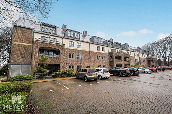 2 Bedroom Flat For Sale In Chestnut Road, Dorchester, DT2