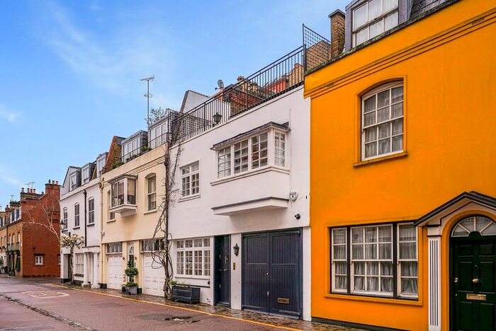 2 Bedroom Terraced House To Rent In Clabon Mews, London, SW1X