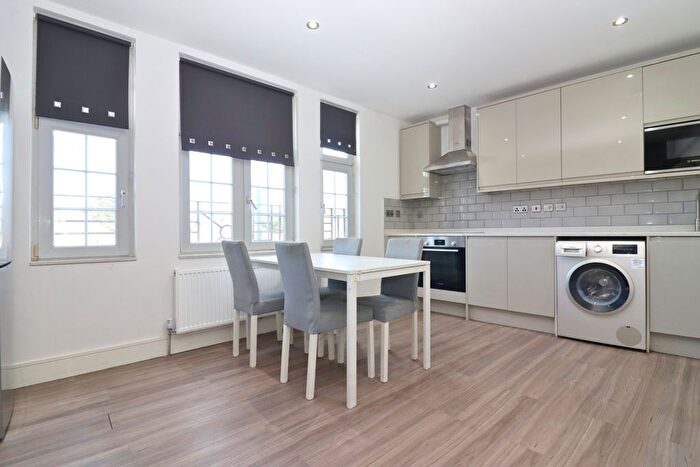 2 Bedroom Flat To Rent In Ewell Road, Surbiton, KT6