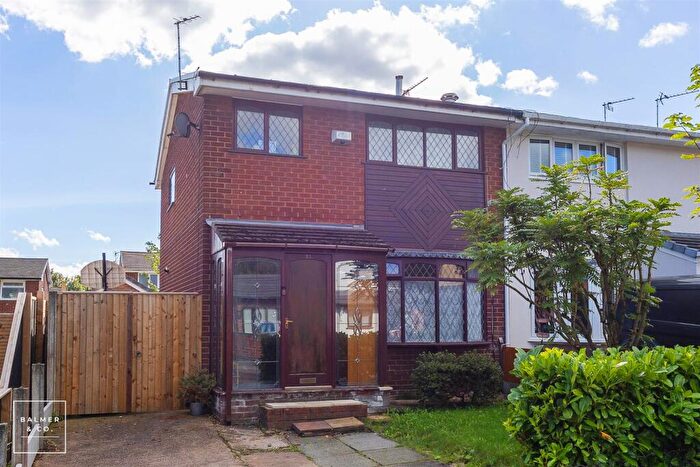 3 Bedroom Semi-Detached House For Sale In Meadowbank Avenue, Atherton, M46