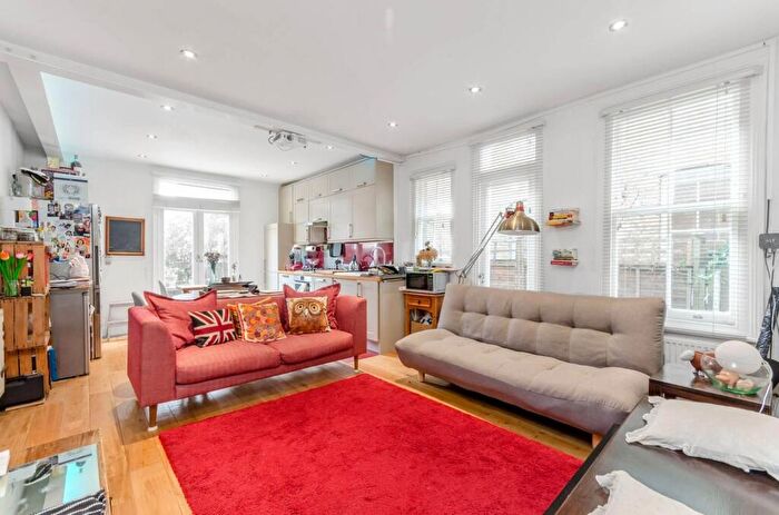 2 Bedroom Apartment To Rent In Boundry Street, Shoreditch, E2