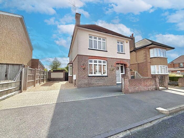 4 Bedroom Detached House For Sale In Borough Road, Dunstable, LU5