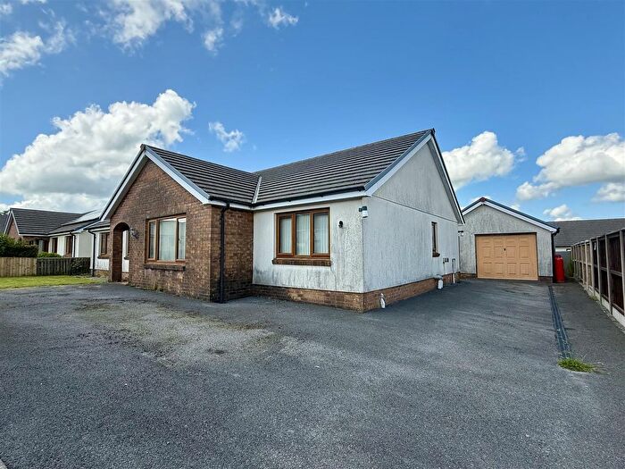 4 Bedroom Detached Bungalow For Sale In Waungoch, Upper Tumble, Llanelli, SA14