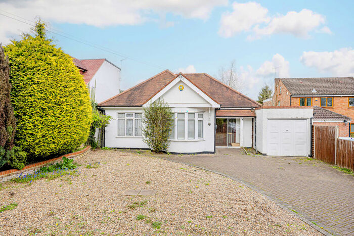3 Bedroom Bungalow To Rent In Napsbury Lane, St Albans, AL1