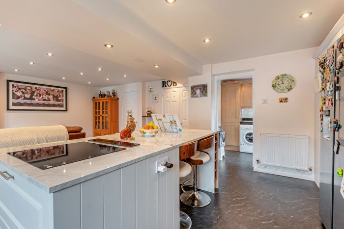 3 Bedroom End Of Terrace House For Sale In Greenfield Avenue, Solihull, CV7