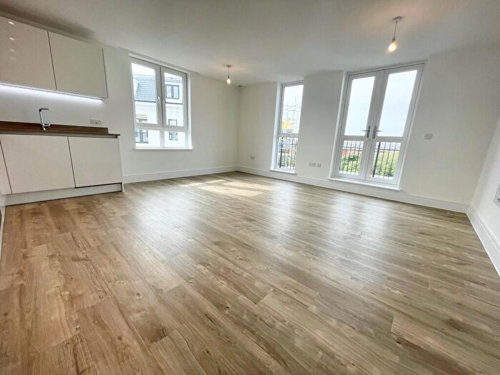 2 Bedroom Flat To Rent In West Cliff Road, Bournemouth, BH2