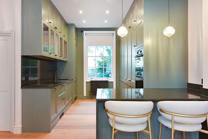 2 Bedroom Flat To Rent In Trinity Street, Borough, London, SE1