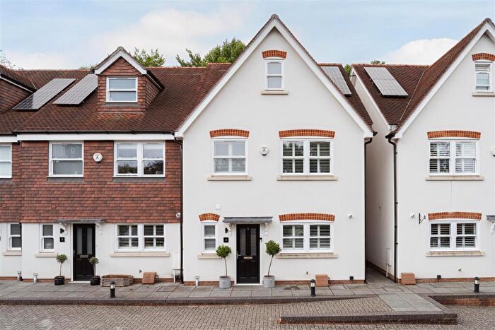 4 Bedroom End Of Terrace House For Sale In Queen Street, Gomshall, Guildford, GU5