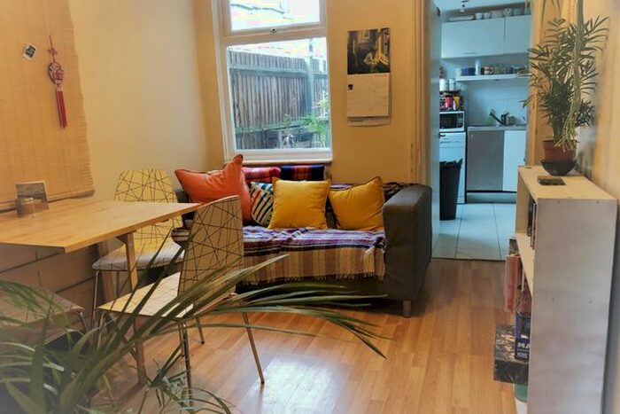 3 Bedroom Flat To Rent In Brading Road, London, SW2