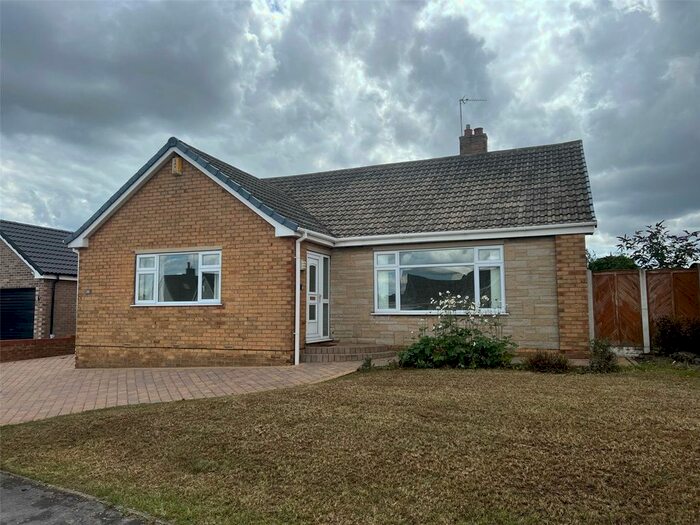 3 Bedroom Bungalow To Rent In Springfield Crescent, Kirk Smeaton, Pontefract, North Yorkshire, WF8