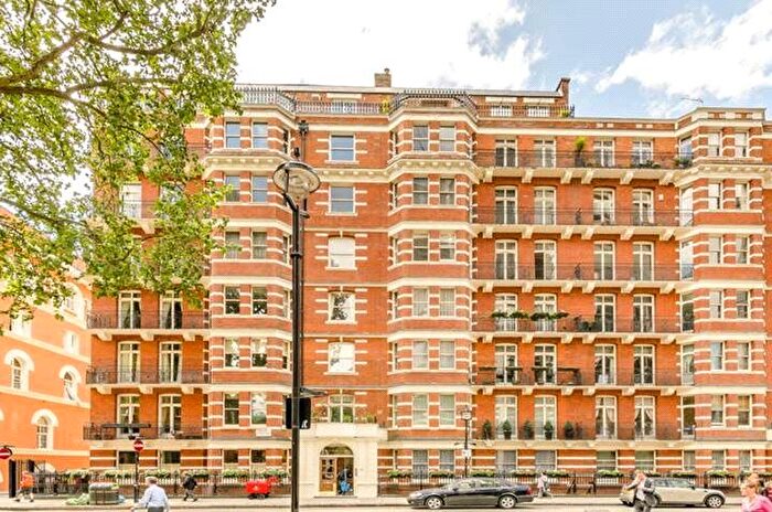 4 Bedroom Flat To Rent In Evelyn Mansions, Carlisle Place, London, Westminster, SW1P
