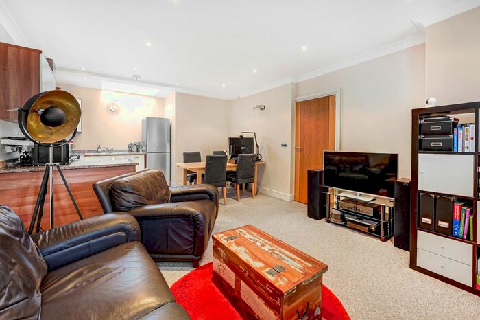 2 Bedroom End Of Terrace House To Rent In Aspley Road, Wandsworth, London, SW18