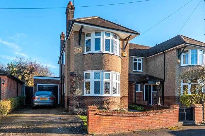 3 Bedroom Semi Detached House For Sale In Barton Avenue, Dunstable, Bedfordshire, LU5