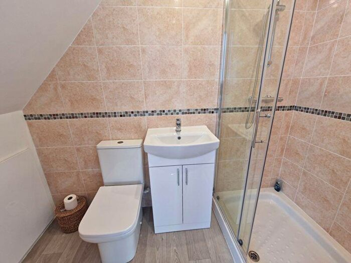 3 Bedroom Semi-Detached House For Sale In Yew Tree Drive, Stockport, SK6