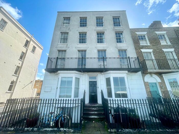 4 Bedroom Flat To Rent In Fort Crescent, Margate, CT9