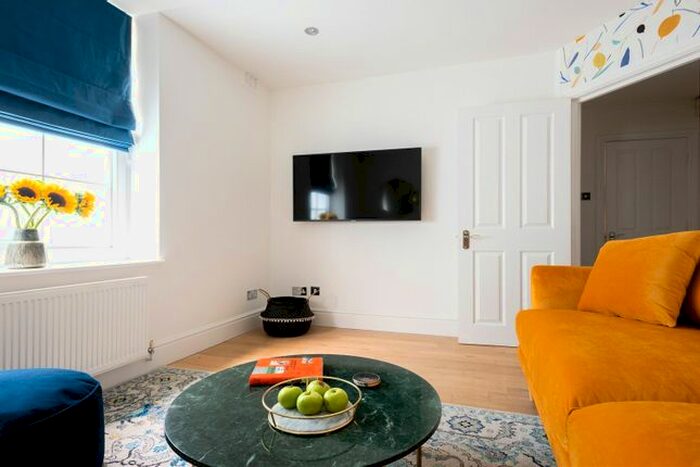 1 Bedroom Flat To Rent In Stirling Court, Tavistock Street, WC2E