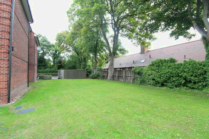 2 Bedroom Flat For Sale In Dunsley House, Hessle Road, Hull, HU4