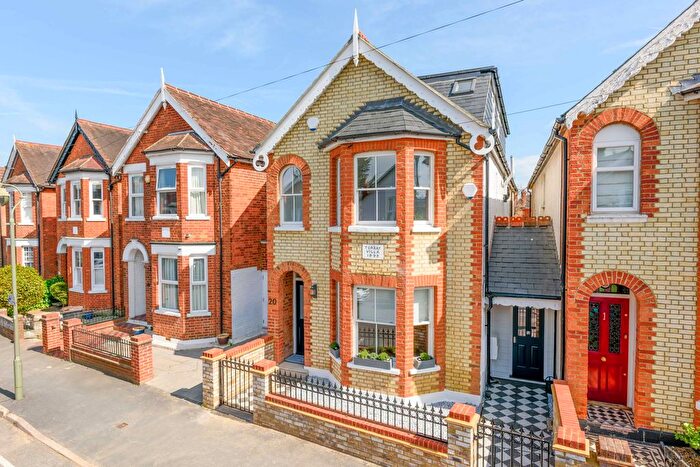 6 Bedroom Detached House To Rent In Oakdale Road, Weybridge, KT13