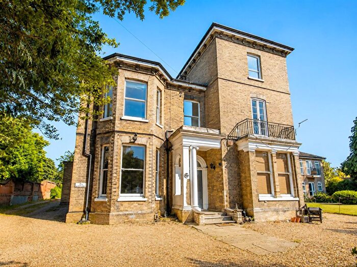 3 Bedroom Flat To Rent In Cambridge Road, Lexden, Colchester, CO3