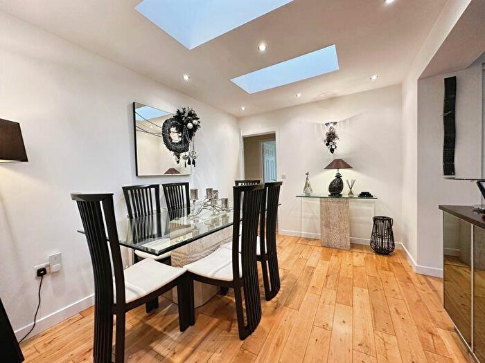 3 Bedroom Bungalow For Sale In Fulwood Close, Bury, BL8