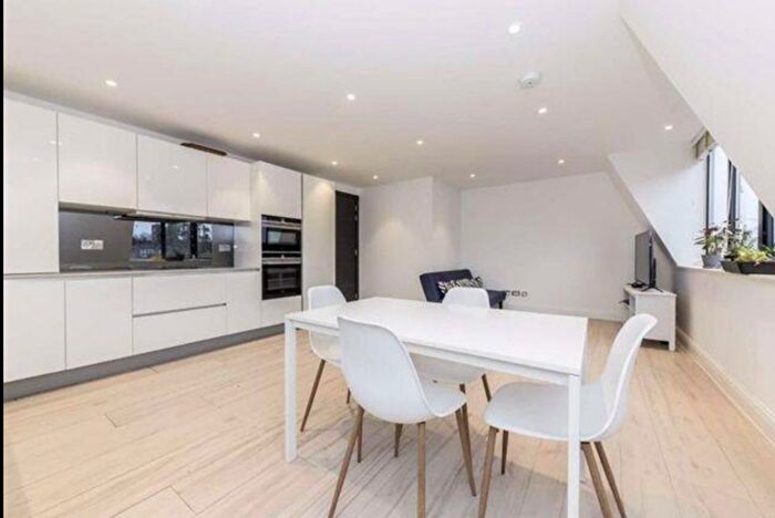 2 Bedroom Flat To Rent In Middleton Road, London, NW11