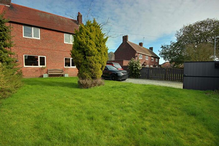 3 Bedroom Semi Detached House For Sale In Main Street, Wawne, Hull, HU7