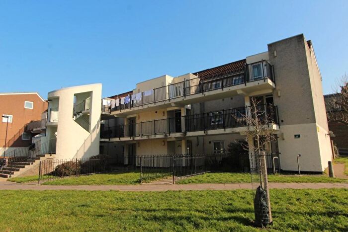 1 Bedroom Flat To Rent In Hadrians Ride, Enfield, EN1