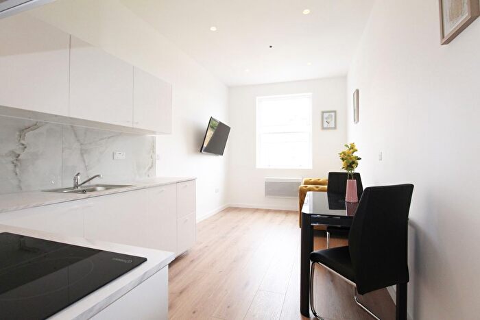 1 Bedroom Flat To Rent In Flat A, Whitechapel High Street, London, Ra, Uk, E1