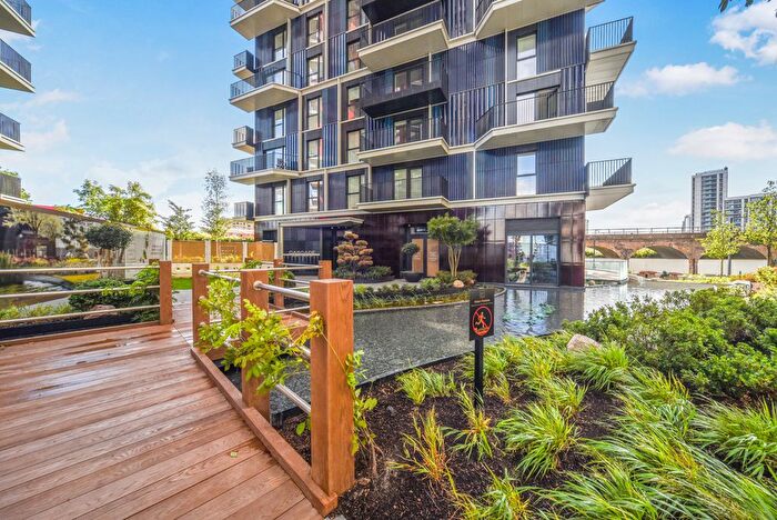 2 Bedroom Flat For Sale In Cascade Way, White City, W12