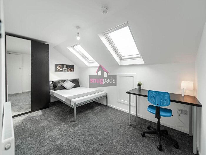 7 Bedroom Semi-Detached House To Rent In Broad Street, Salford, M6