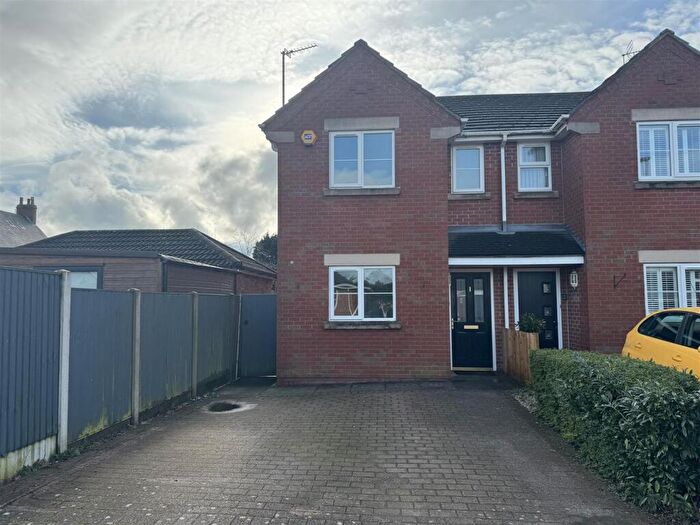 3 Bedroom Semi Detached House To Rent In Barn Croft, Mansfield, NG18