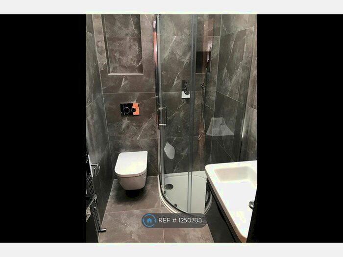 Studio To Rent In Decoy Avenue, London, NW11