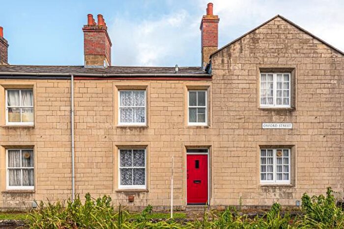 2 Bedroom Terraced House To Rent In Oxford Street, Swindon, SN1