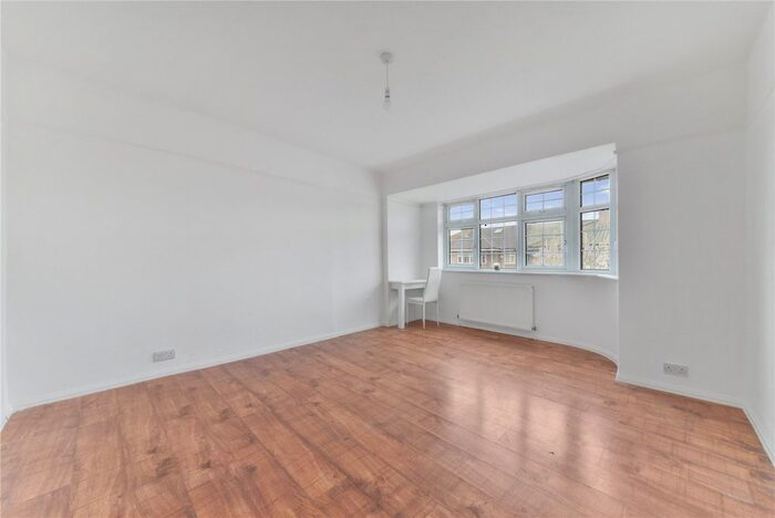 4 Bedroom Terraced House To Rent In Sandhurst Drive, Ilford, Essex, IG3