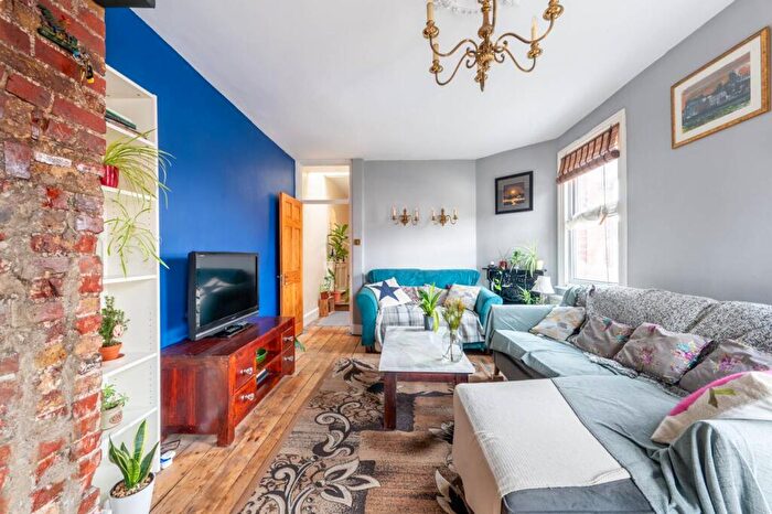3 Bedroom Flat For Sale In Palermo Road, Kensal Green, London, NW10
