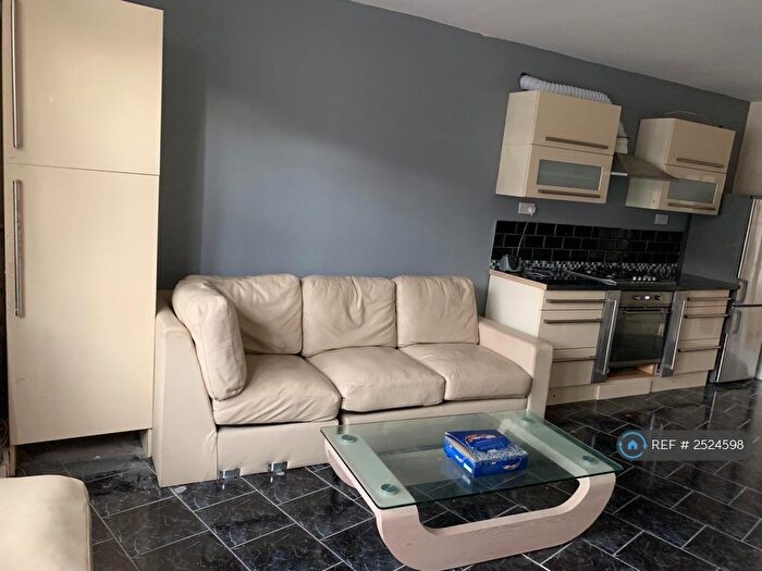1 Bedroom Flat To Rent In Mundon Gardens, Ilford Essex, IG1