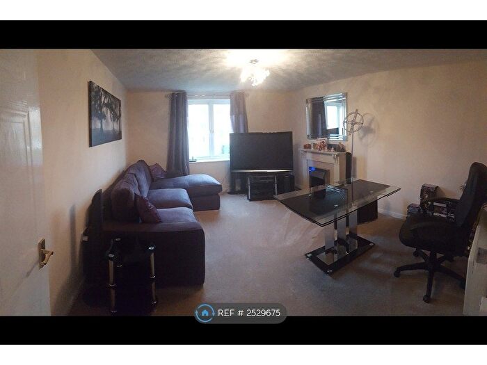 2 Bedroom Flat To Rent In Lloyds Close, Cheltenham, GL51