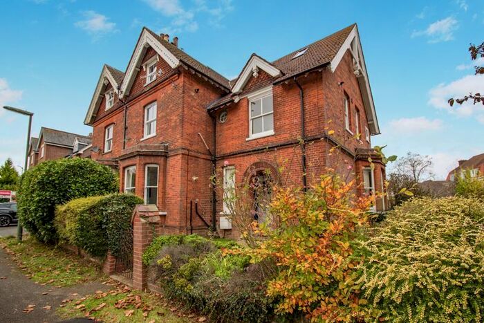 1 Bedroom Flat To Rent In Station Road, Merstham, Redhill, RH1