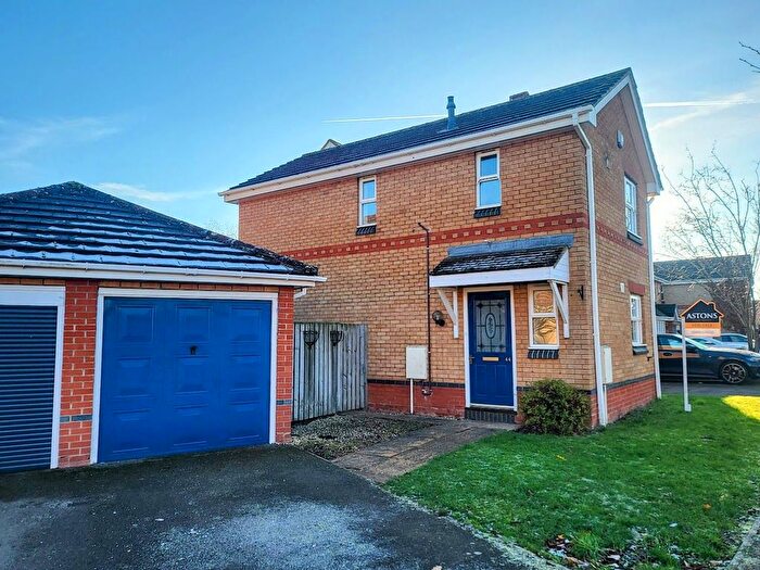 3 Bedroom Detached House For Sale In Leary Crescent, Newport Pagnell, MK16