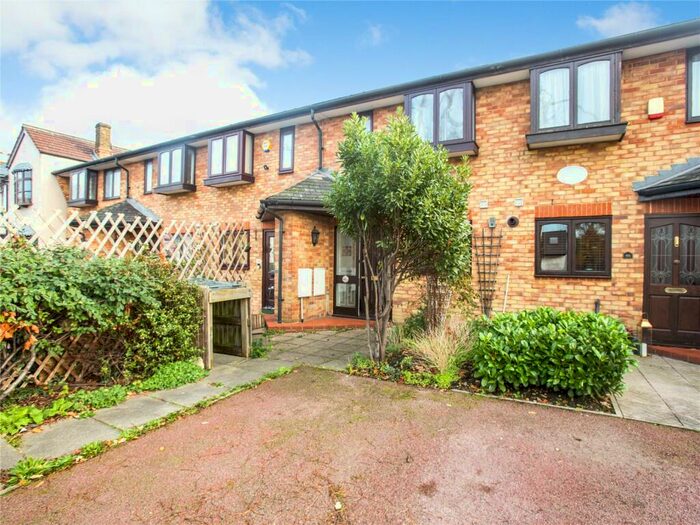 2 Bedroom Terraced House To Rent In New Wanstead, London, E11