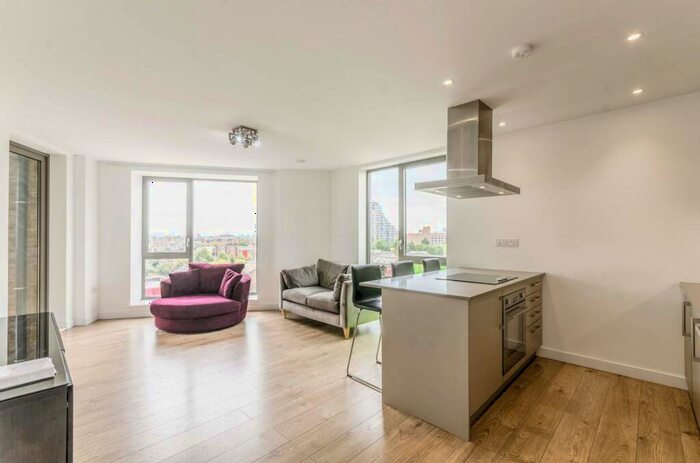 2 Bedroom Flat To Rent In The Highway, Tower Hamlets, London, E1W