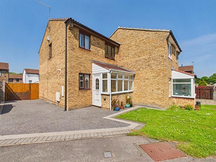 3 Bedroom Semi-Detached House For Sale In Broadbank, Wardley, Gateshead, NE10
