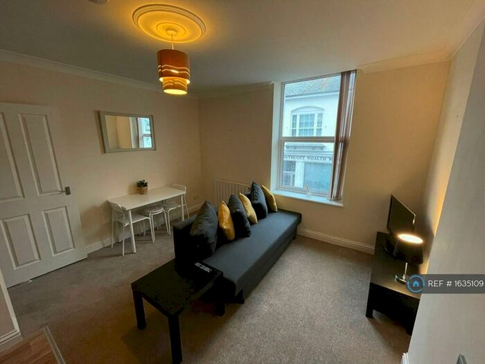 1 Bedroom Flat To Rent In Fore Street, Callington, PL17